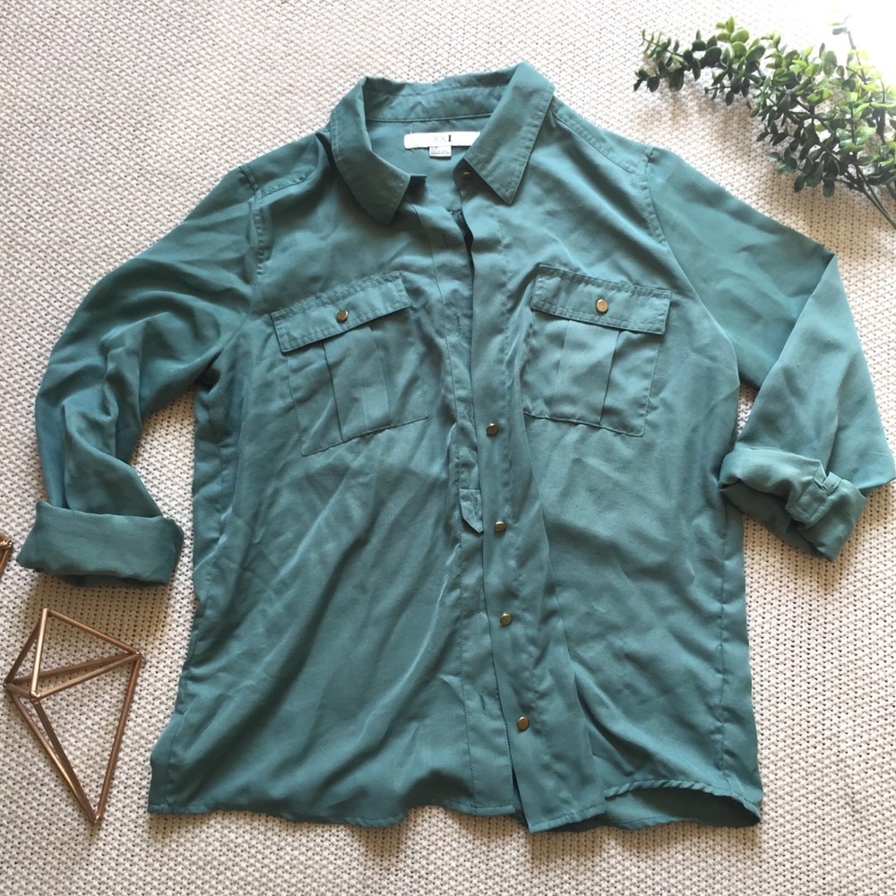 ☆ Forever 21 Button Up ☆ - Picture 3 of 4